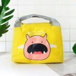 Trousse de toilette pour bebe isolante et isotherme pour les soins dessin représentant un cochon volant avec des ailes d'ange