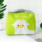 Trousse de toilette pour bebe isolante et isotherme pour les soins dessin représentant un mouton blanc