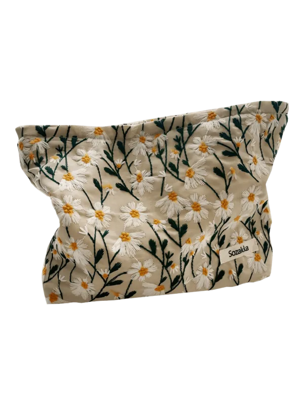 Borsa per il trucco, ricamata con margherite, agugliata, modello grande in bianco.