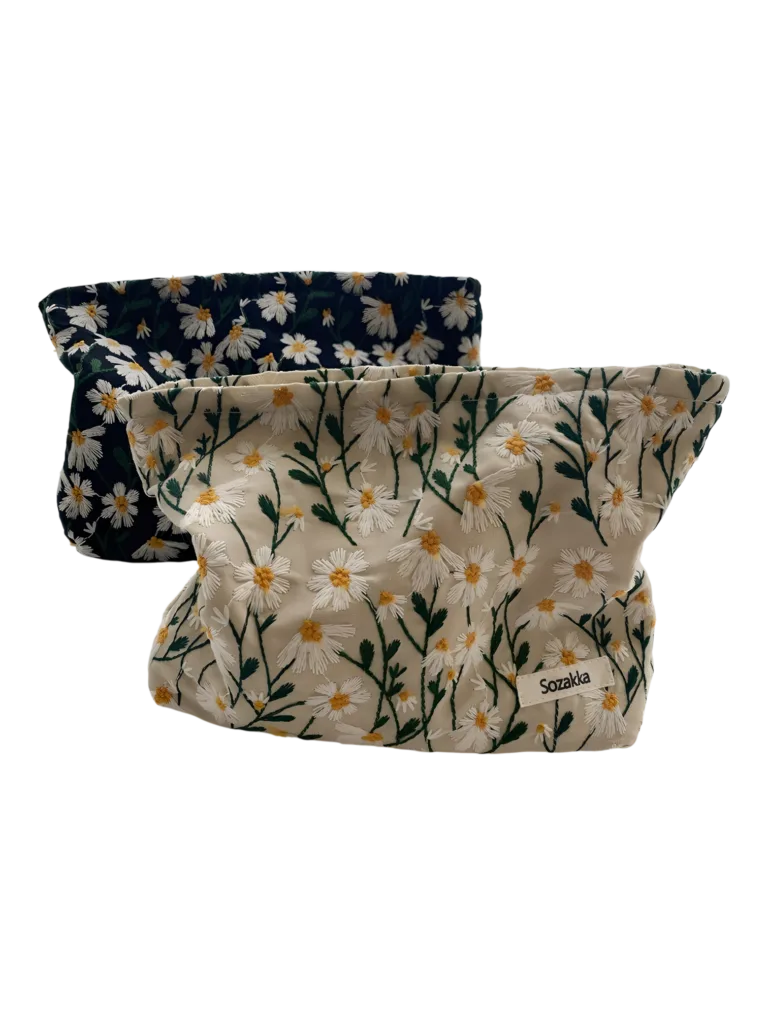 Trousse de maquillage brodée fleurie pâquerettes punch needle présentation grands modèles