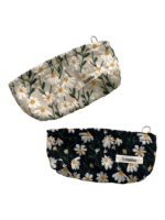 Blombroderad sminkväska daisy punch needle presentation liten storlek Blombroderad sminkväska daisy punch needle presentation liten storlek