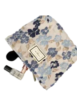 Pochette da trucco in broccato blu con motivo floreale Pochette da trucco in broccato blu con motivo floreale