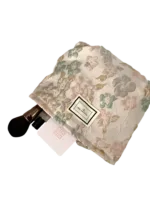 Borsa da toilette in broccato rosa con motivo floreale Borsa da toilette in broccato rosa con motivo floreale