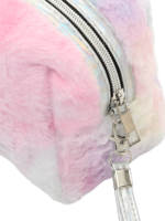 Necessaire colorida com padrão de gatos, com um toque mágico; grande plano do fecho 1 Necessaire colorida com padrão de gatos, com um toque mágico; grande plano do fecho 1