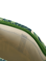 Tropiska påsar med motiv av gröna blad och blixtlåsdetaljer Tropiska påsar med motiv av gröna blad och blixtlåsdetaljer