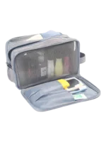 Grande trousse de toilette organisée avec multiples compartiments unisexe vue de face modèle gris Grande trousse de toilette organisée avec multiples compartiments unisexe vue de face modèle gris