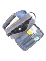 Neceser grande y organizado con múltiples compartimentos unisex, vista interior, modelo gris Neceser grande y organizado con múltiples compartimentos unisex, vista interior, modelo gris