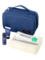 Grande borsa da viaggio blu per articoli da toilette con scomparti da appendere Grande borsa da viaggio blu per articoli da toilette con scomparti da appendere