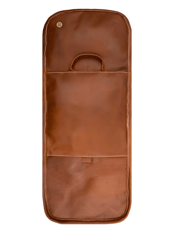 Trousse de toilette pliable à suspendre en cuir marron dépliée vue arrière