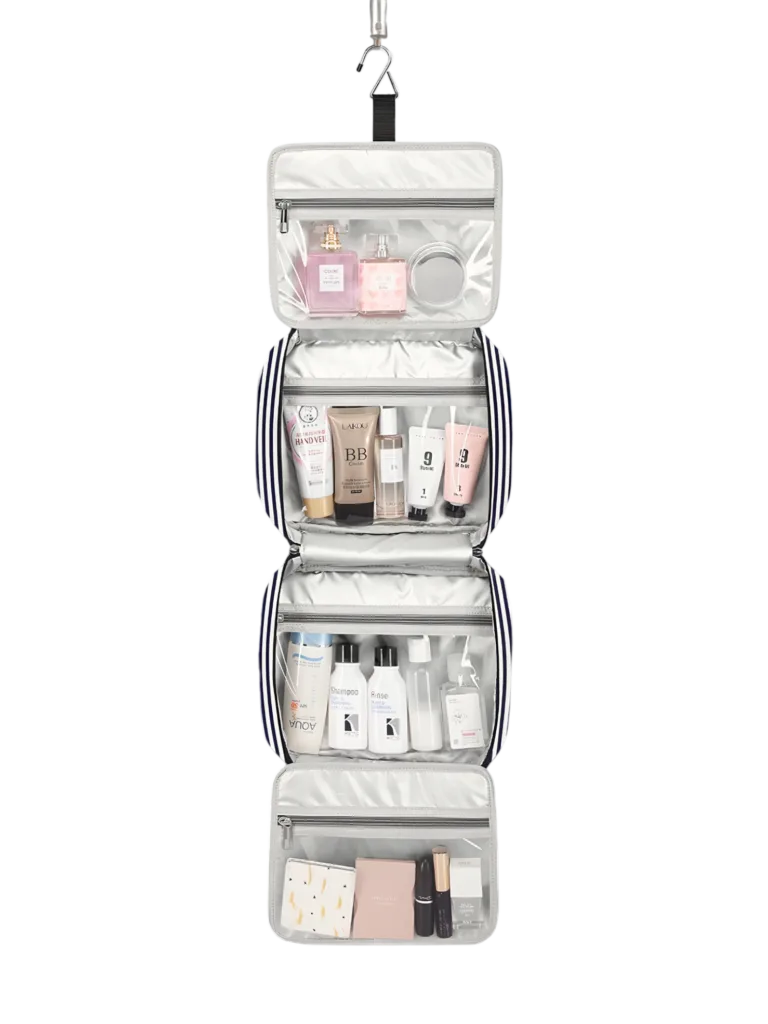 Gran neceser para mujer con compartimentos para colgar, de viaje, con diseño a rayas y bandas. Modelo desplegado en color azul.