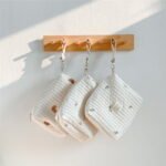 Petite trousse bebe crochet simple accroche porte manteaux