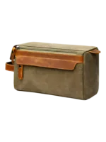 Neceser de hombre en lona con inserciones de piel, modelo verde oliva Neceser de hombre en lona con inserciones de piel, modelo verde oliva