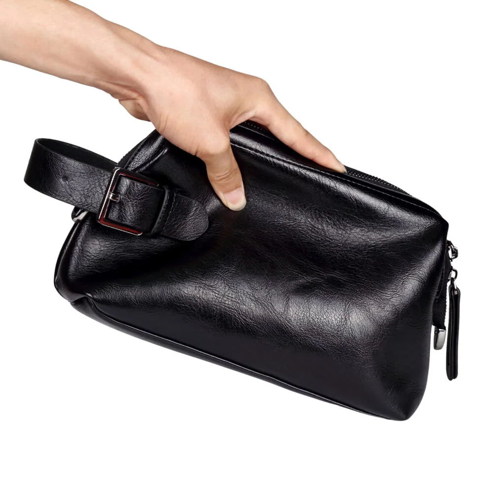 Trousse de toilette imitation cuir veritable noir tenue en main Trousse de toilette imitation cuir veritable noir tenue en main