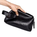 Trousse de toilette imitation cuir veritable noir tenue en main