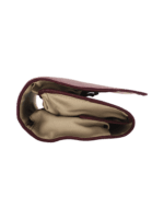 Trousse de toilette femme à suspendre en cuir rouge repliée
