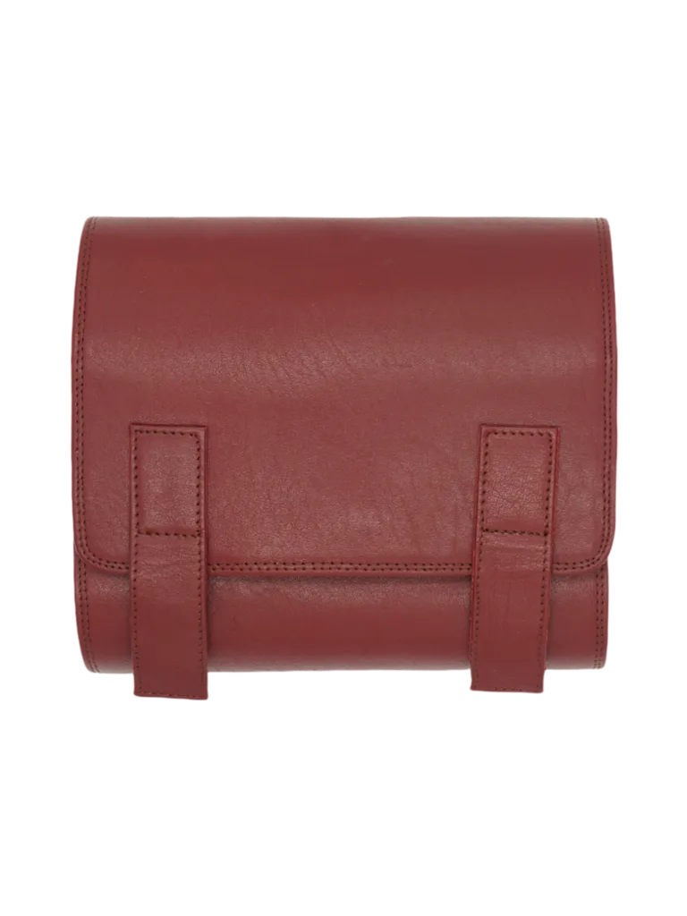 Trousse de toilette maquillage en cuir pour femme à suspendre avec quatre compartiments voyage tannage végétal rouge photo repliée vue de dessus 1