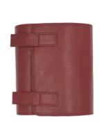 Trousse de toilette maquillage en cuir pour femme à suspendre avec quatre compartiments voyage tannage végétal rouge photo repliée vue de dessus Trousse de toilette maquillage en cuir pour femme à suspendre avec quatre compartiments voyage tannage végétal rouge photo repliée vue de dessus