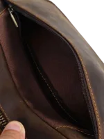 Petite trousse en cuir toilette simple compartiment et pochette avec zip detail interieur couleur marron elegante et pratique 4.png
