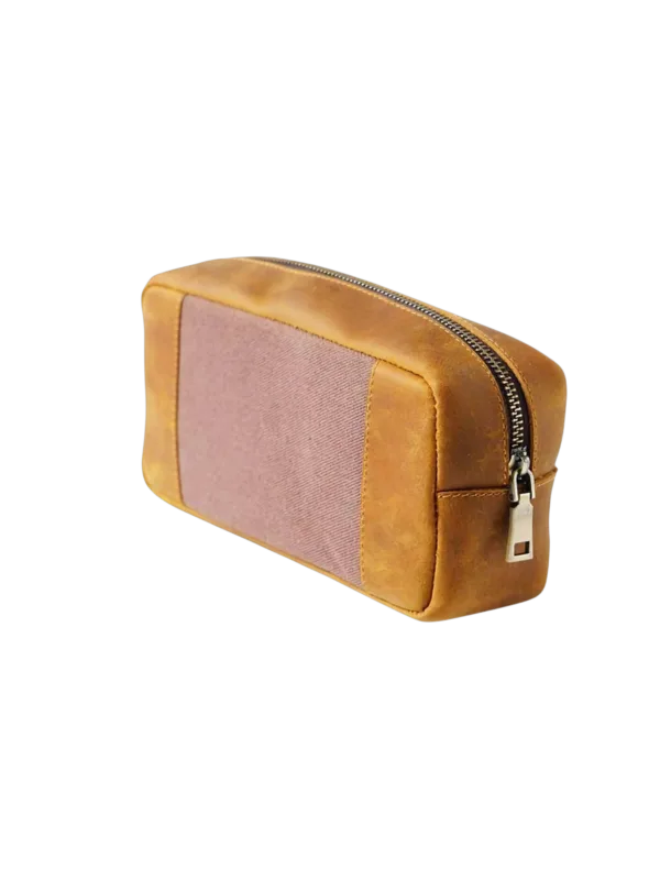 Petite trousse en cuir toilette simple compartiment et pochette en cuir brun avec zip elegant pour voyage 4.png