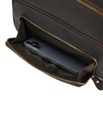Trousse de toilette en cuir avec compartiments et pochettes pratique pour le transport de votre telephone et accessoires 1.png