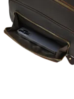 Trousse de toilette en cuir avec compartiments et pochettes pratique pour le transport de votre telephone et accessoires 1.png