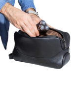 Trousse de toilette en cuir double compartiment pochettes interieures tannage vegetal haut de gamme pour homme et femme 1.png Trousse de toilette en cuir double compartiment pochettes interieures tannage vegetal haut de gamme pour homme et femme 1.png