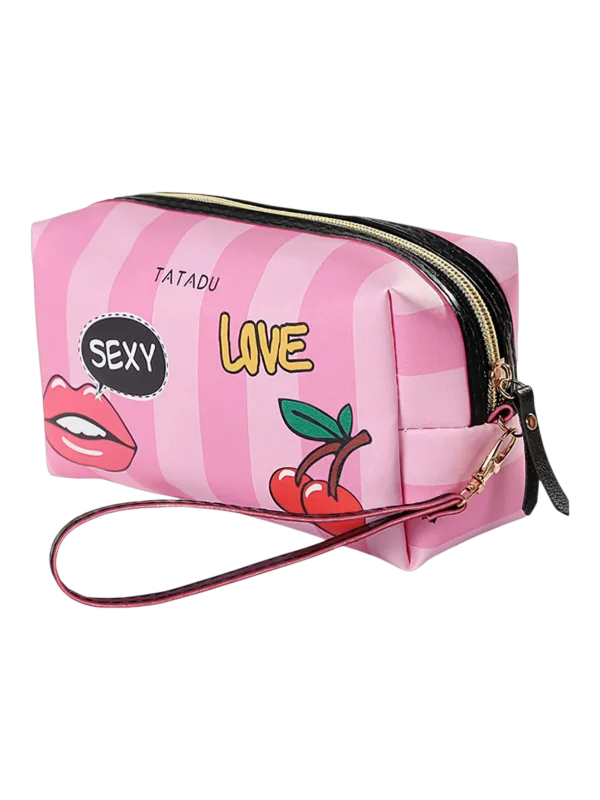 Trousse de toilette femme simple fashion rose avec motifs de bouches et cherries en rose douce avec poignee 1.png