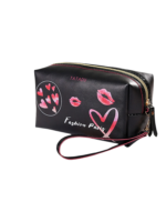 Trousse de toilette femme simple fashion rose en cuir noir avec coeurs rouges et logo paris 1.png