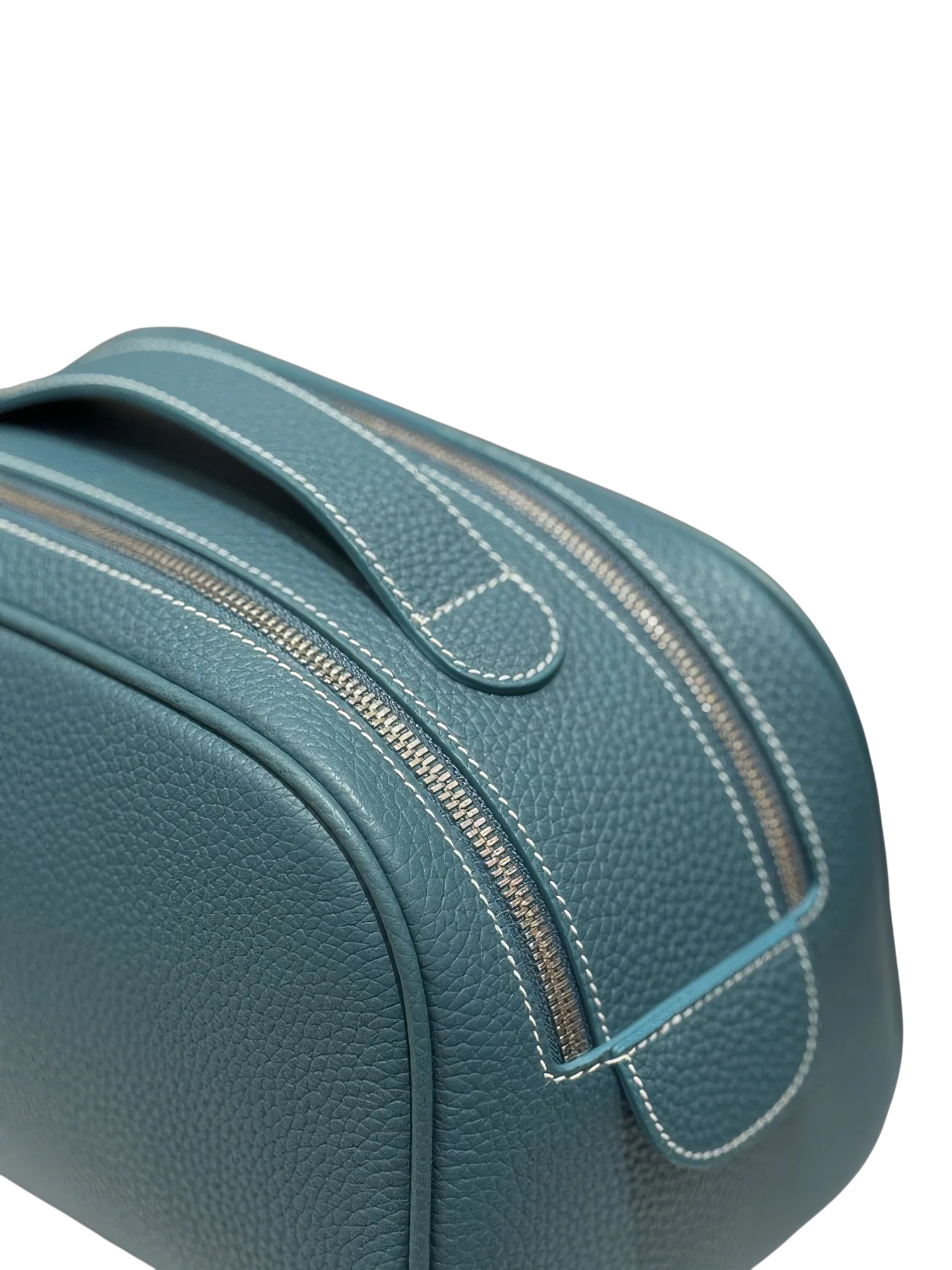 Trousse de maquillage toilette femme en cuir en couleur bleu turquoise avec zip et poignée pratique pour le voyage