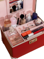 Vanity mallette de maquillage coiffeuse portable avec miroir rouge avec produits de beauté essentiels et miroir intégré Vanity mallette de maquillage coiffeuse portable avec miroir rouge avec produits de beauté essentiels et miroir intégré
