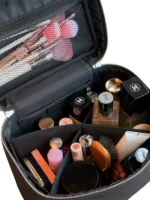 Vanity maquillage en cuir artisanal colorée avec pochettes et compartiments intérieurs pour rangement élégant et pratique