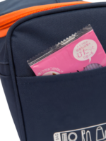 Trousse de toilette compacte avec crochet pochettes filet et compartiments en tissu bleu avec zip orange et poche davant Trousse de toilette compacte avec crochet pochettes filet et compartiments en tissu bleu avec zip orange et poche davant