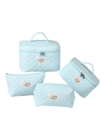 Trousse de toilette et maquillage femme matelassée avec ourson couleur bleu clair plusieurs tailles et styles Trousse de toilette et maquillage femme matelassée avec ourson couleur bleu clair plusieurs tailles et styles