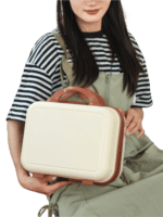 Vanity de voyage rigide pour femme avec poignée et sangle trolley en couleur crème et marron